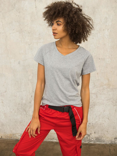 Szary t-shirt FOR FITNESS z dekoltem w serek