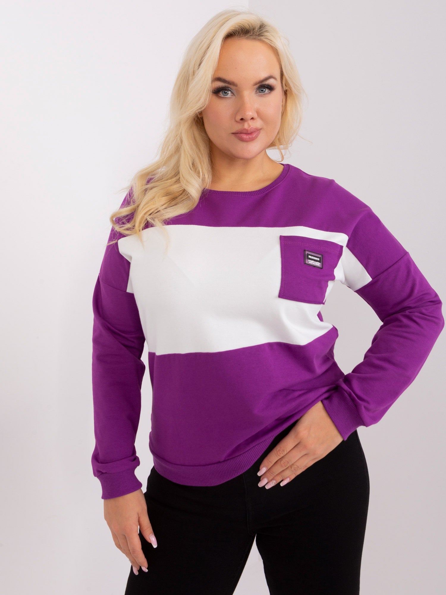 Fioletowo-ecru damska bluzka plus size z naszywką