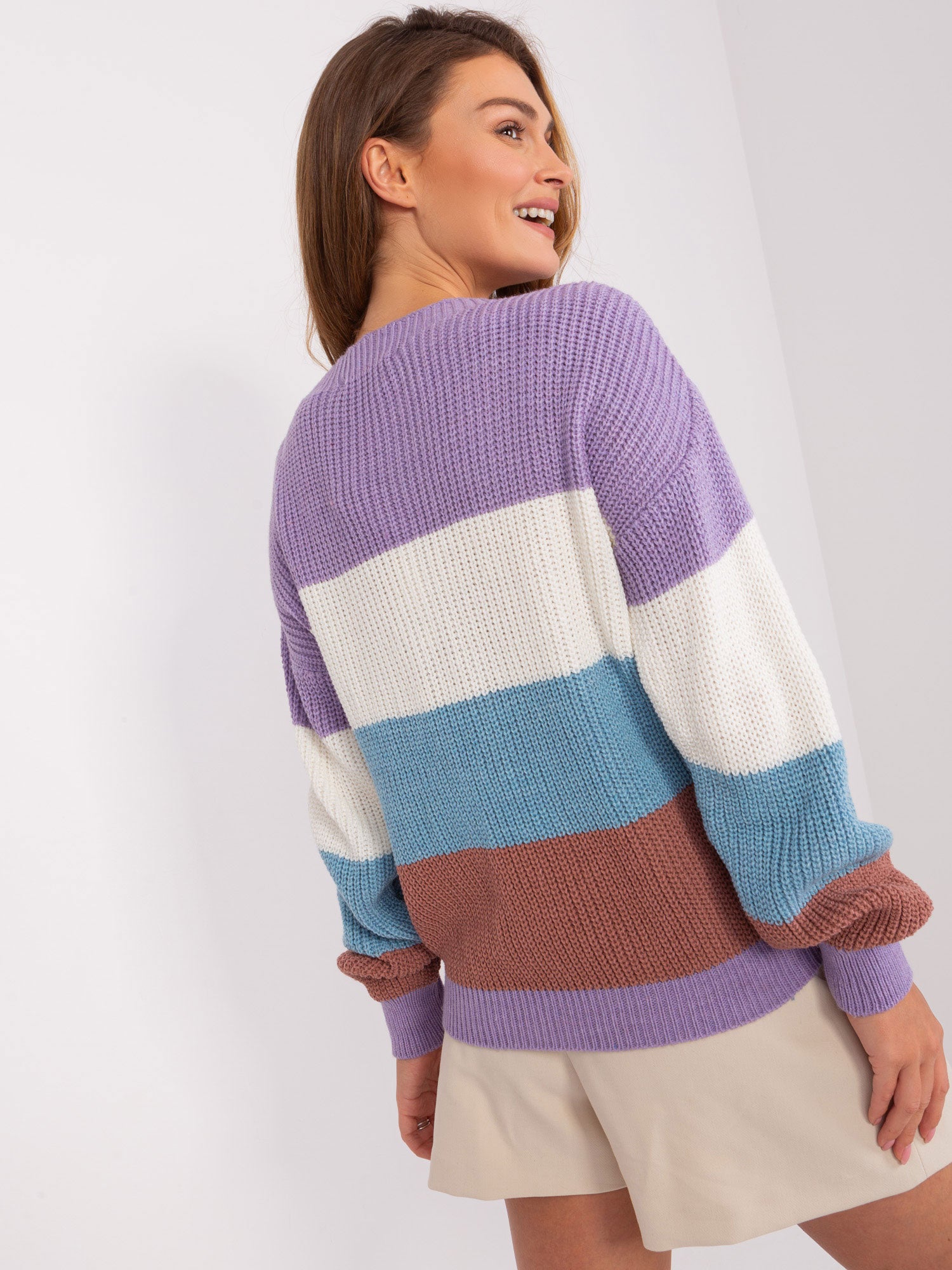 Fioletowo-niebieski sweter oversize w paski