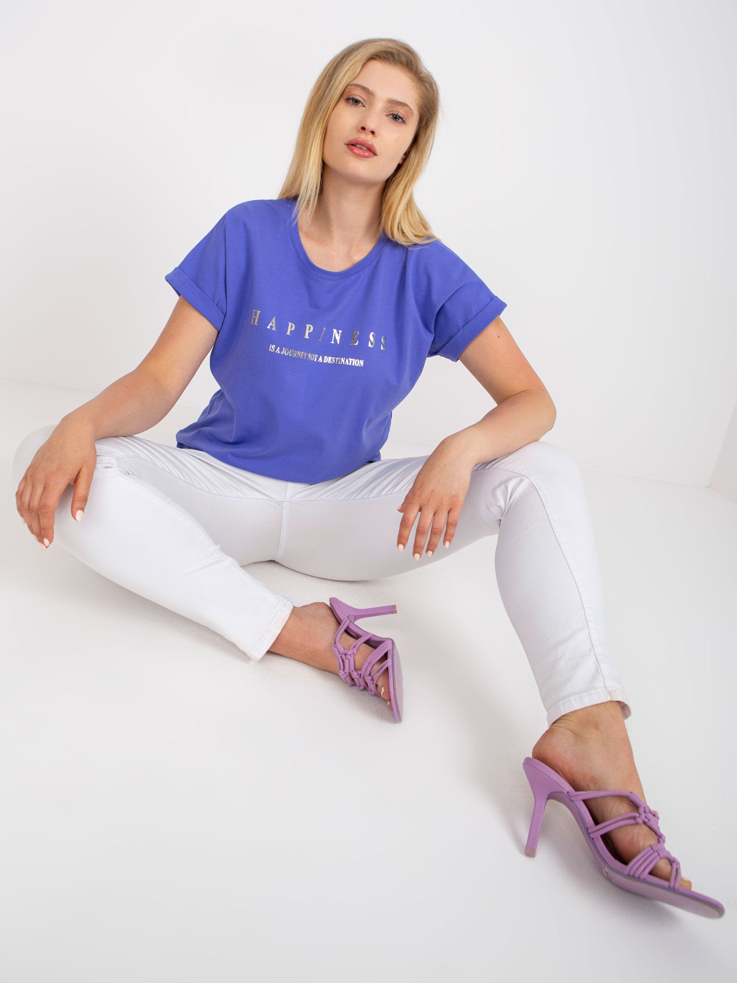 Fioletowy t-shirt plus size ze złotym napisem