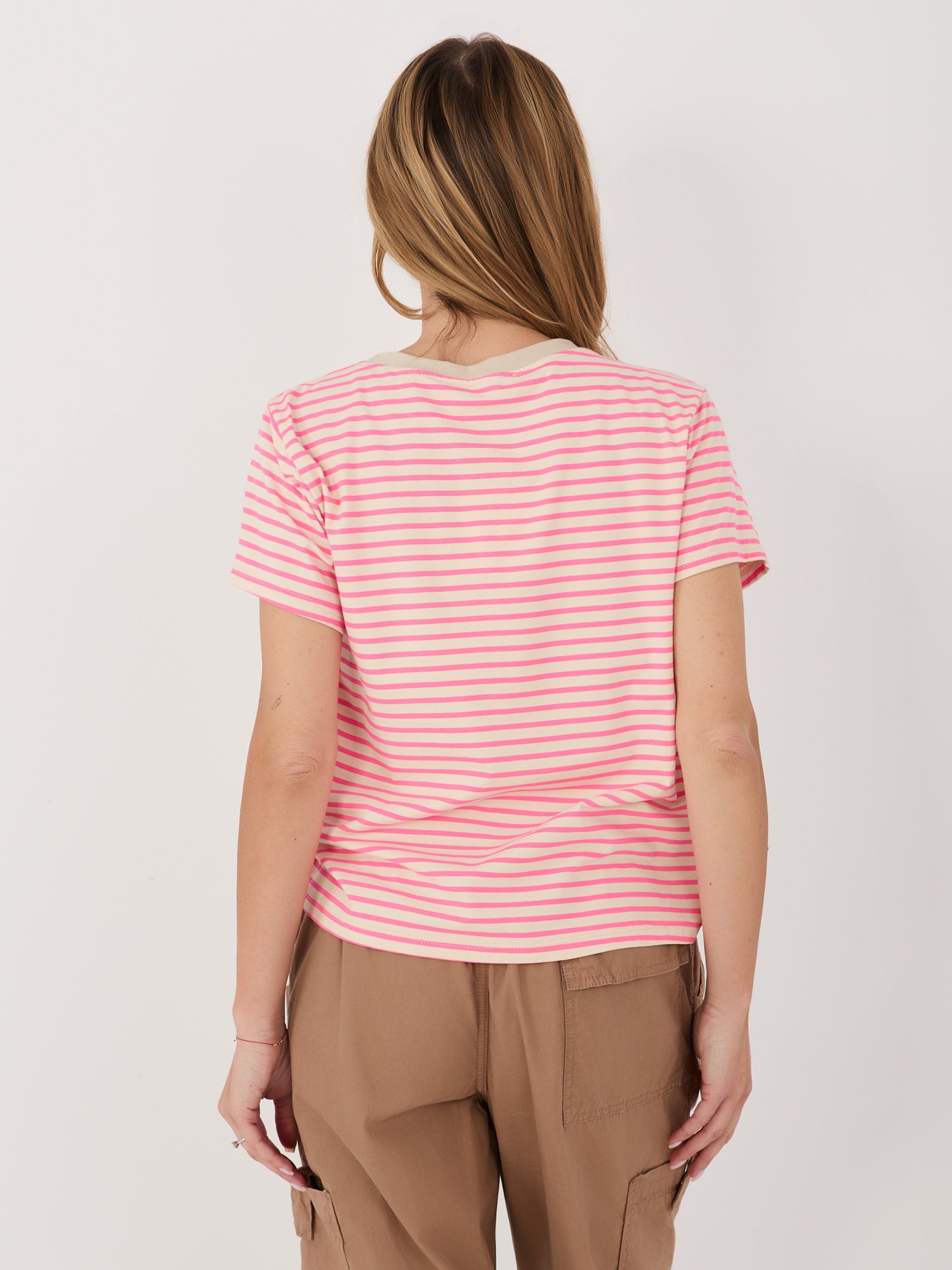 Fluo różowo-beżowy damski t-shirt z bawełny