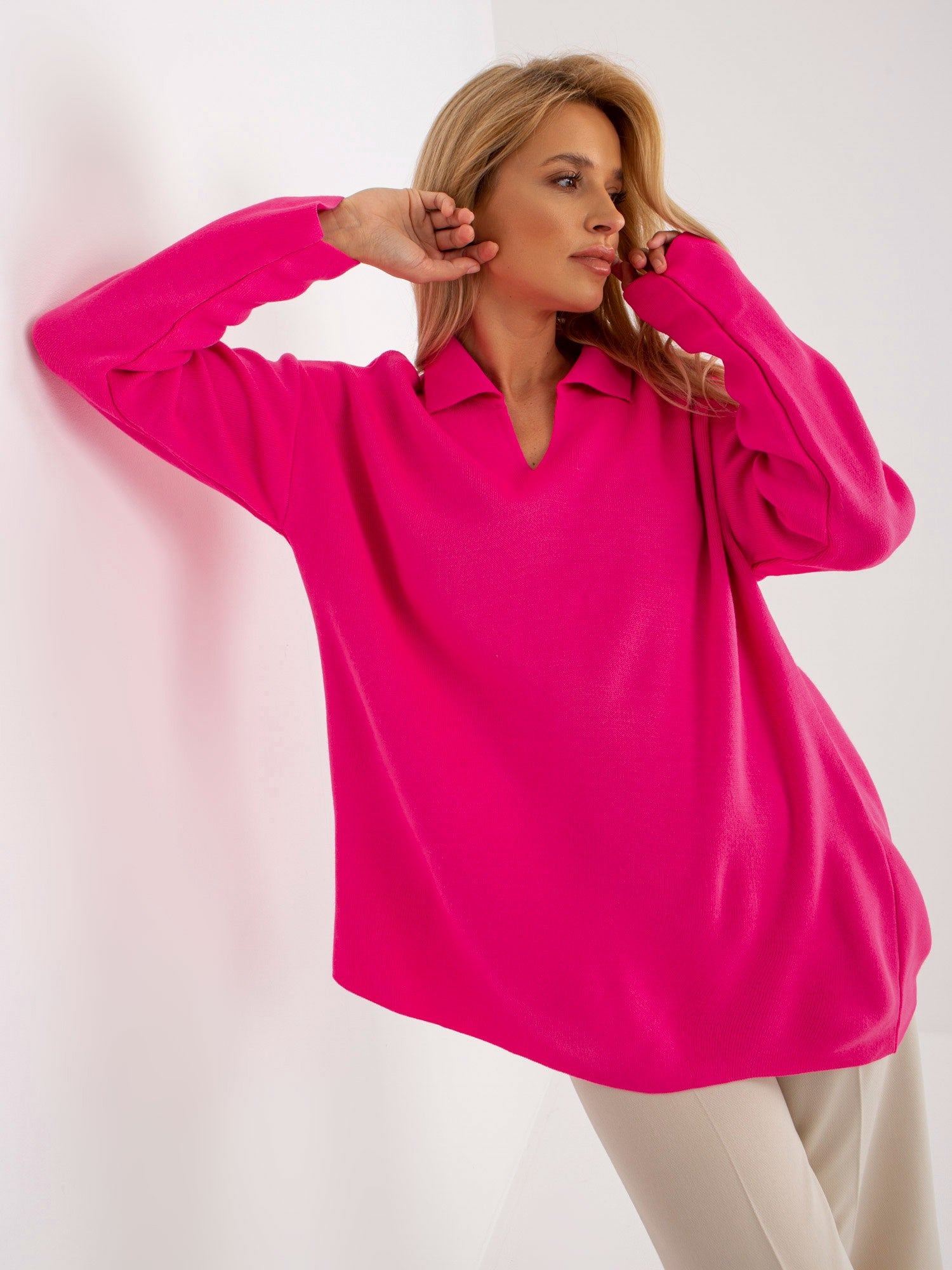 Fluo różowy damski sweter oversize z kołnierzykiem RUE PARIS