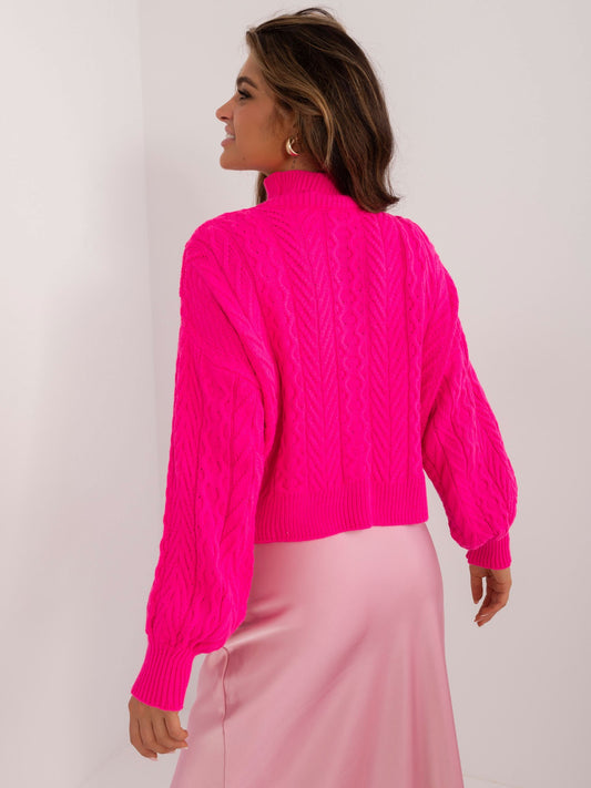 Fluo różowy sweter w warkocze z golfem
