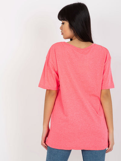 Fluo różowy luźny damski t-shirt z napisem