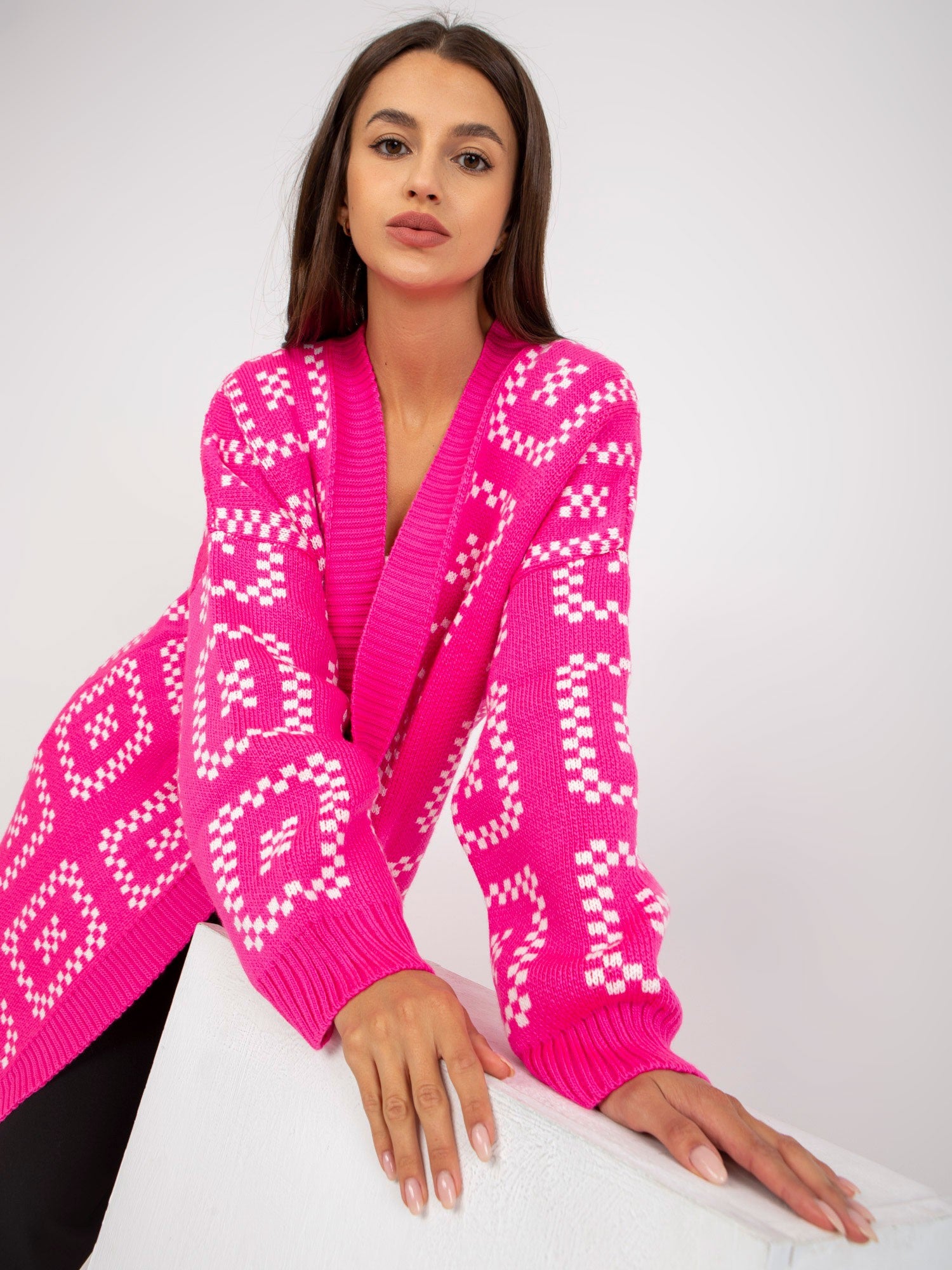 Fluo różowy wzorzysty kardigan bez zapięcia RUE PARIS