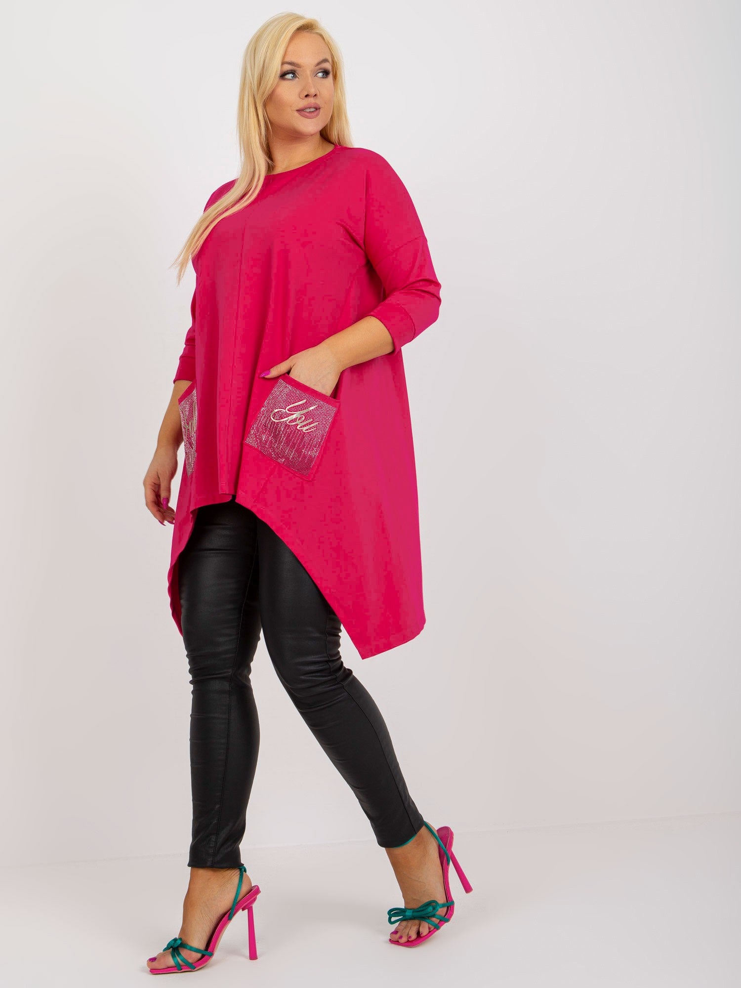 Fuksjowa długa bluzka plus size z kieszeniami