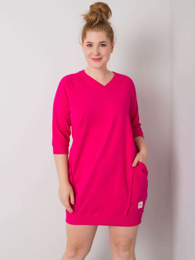 Fuksjowa sukienka plus size z kieszeniami