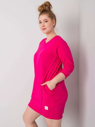 Fuksjowa sukienka plus size z kieszeniami