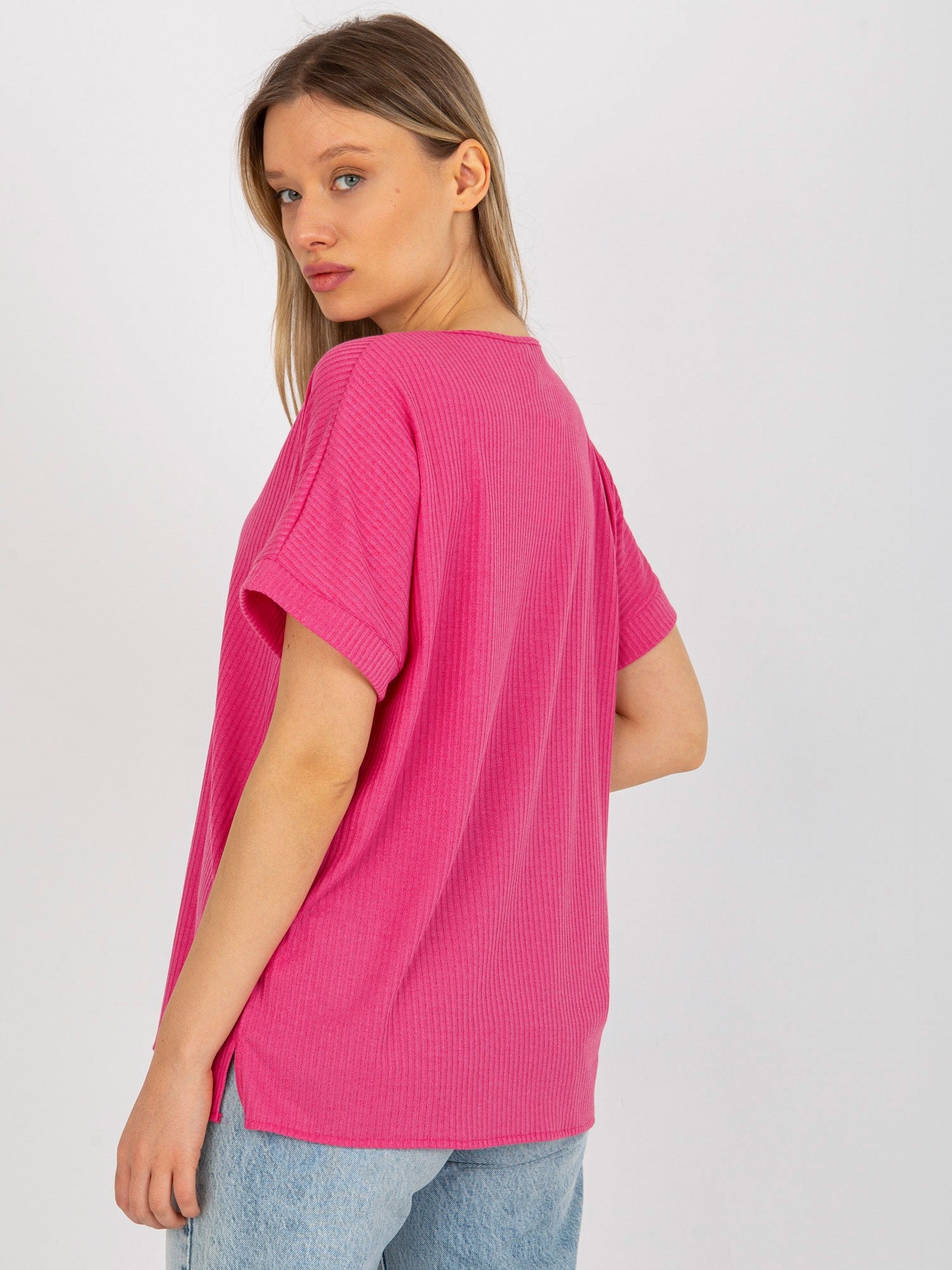Fuksjowa prążkowana bluzka oversize z bawełny