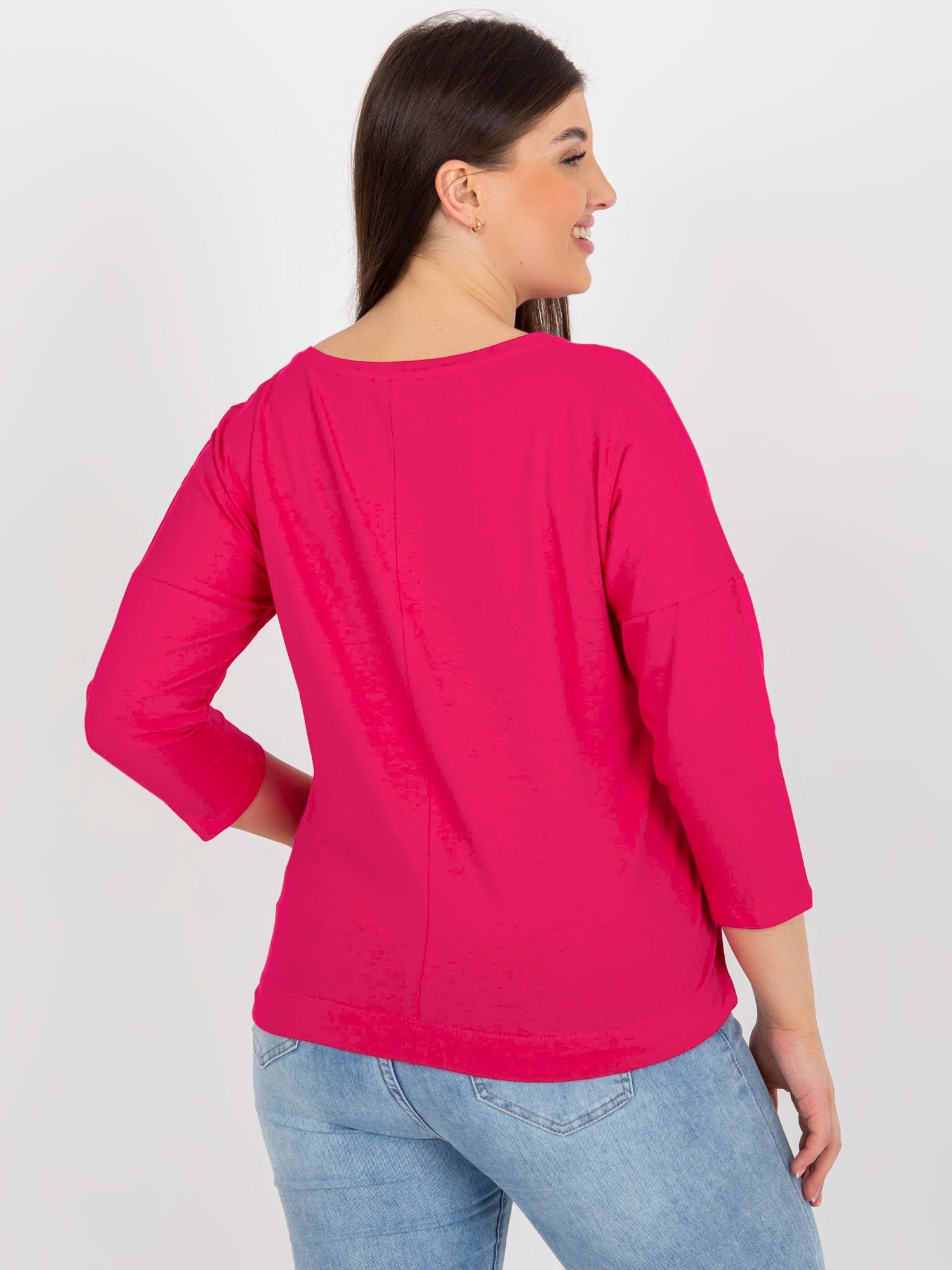 Fuksjowa bluzka plus size z nadrukiem i dżetami