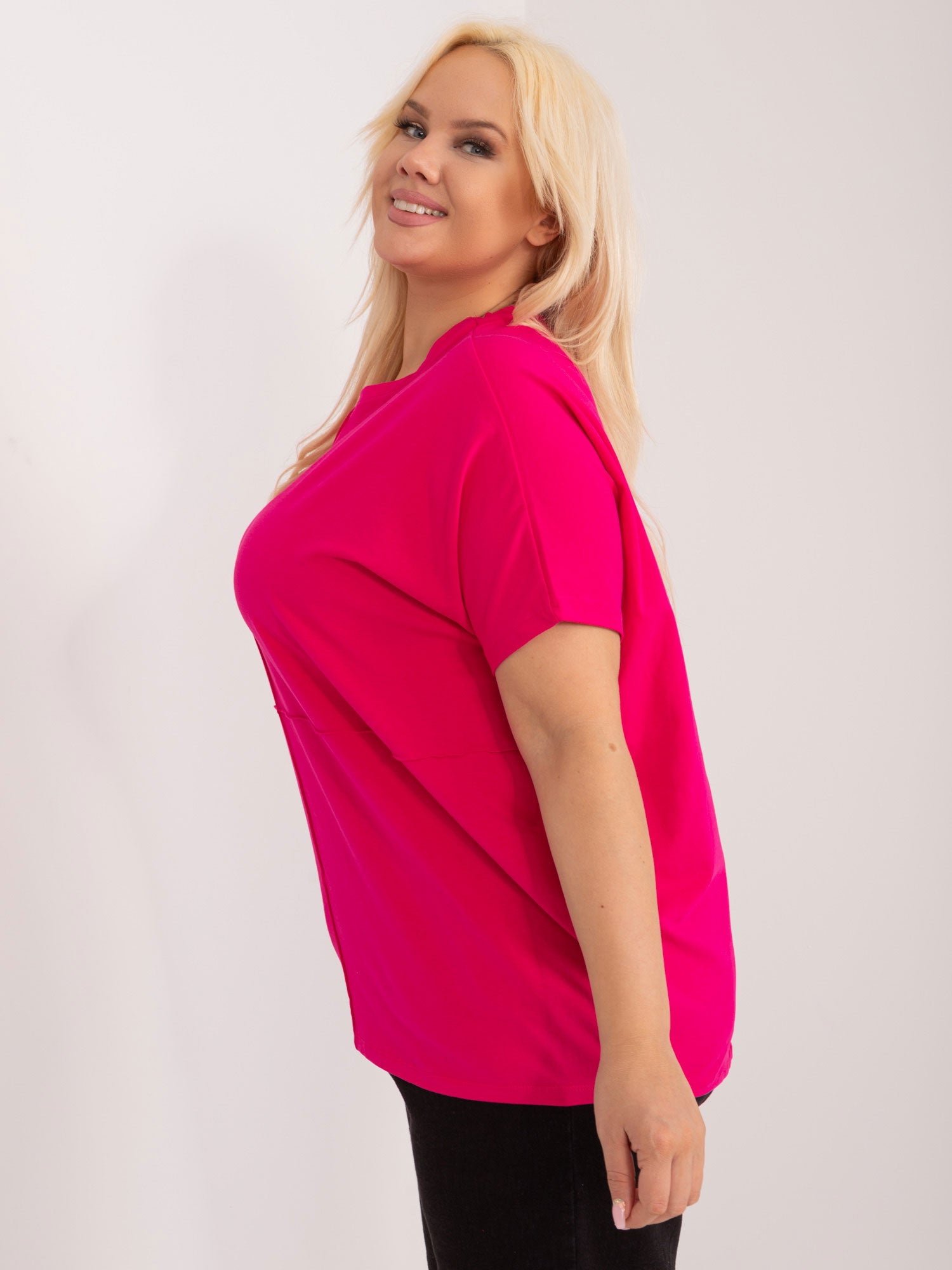 Fuksjowa bawełniana bluzka plus size z krótkim rękawem