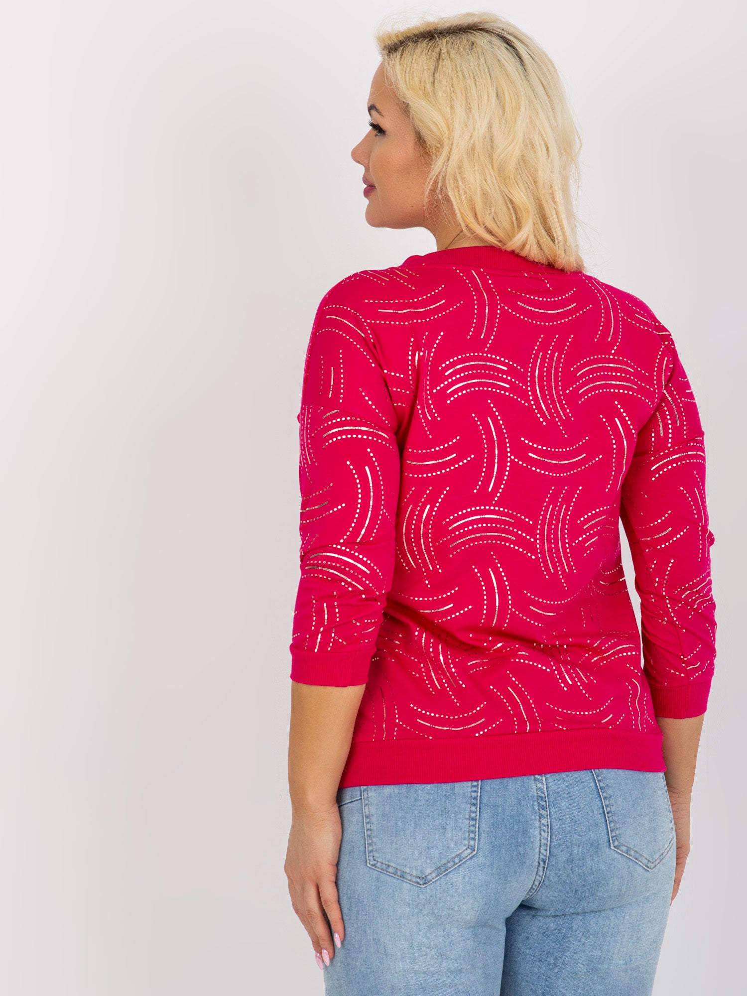 Fuksjowa damska bluzka plus size z dekoltem w serek