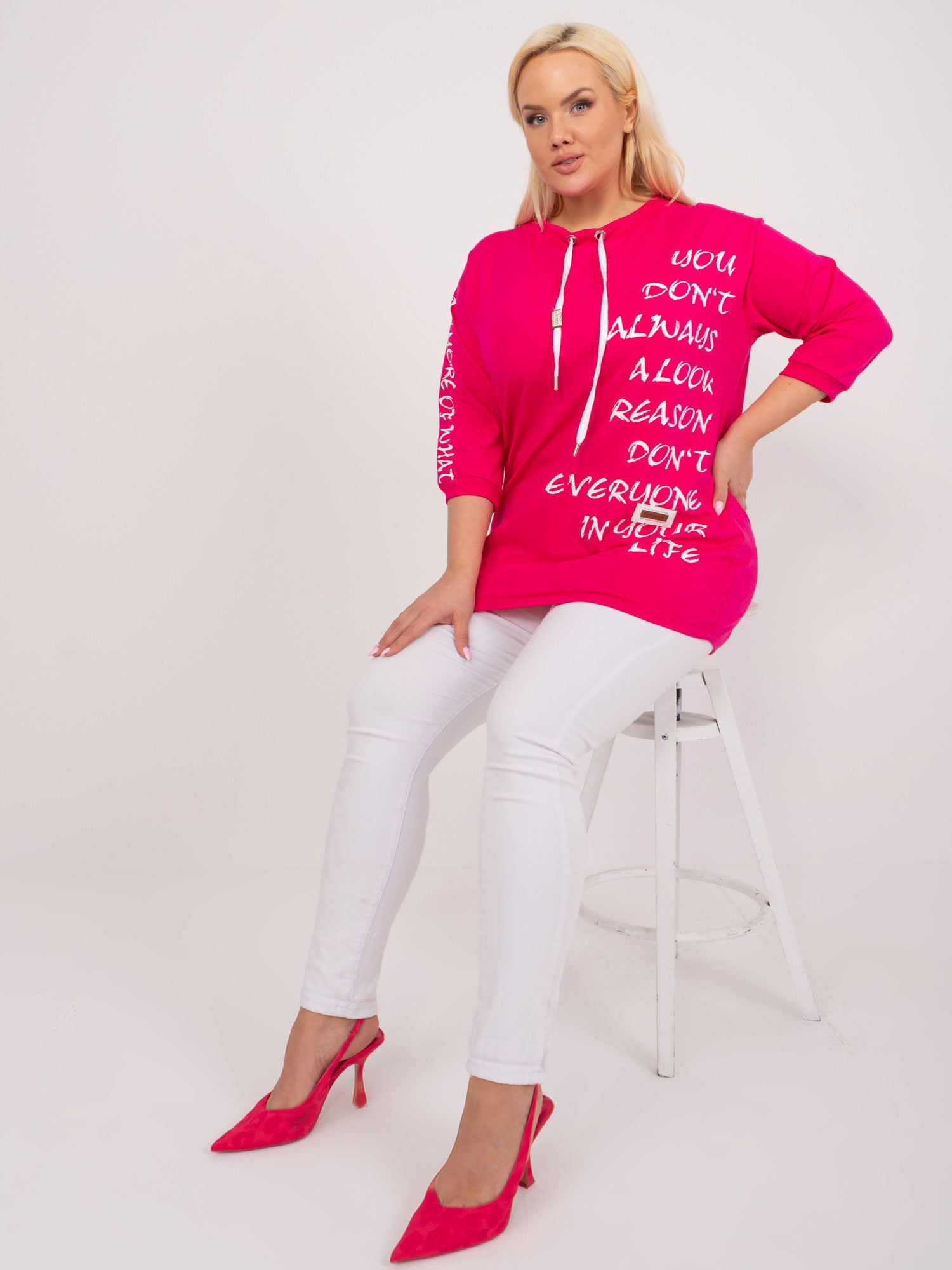 Fuksjowa casualowa bluzka plus size z troczkami