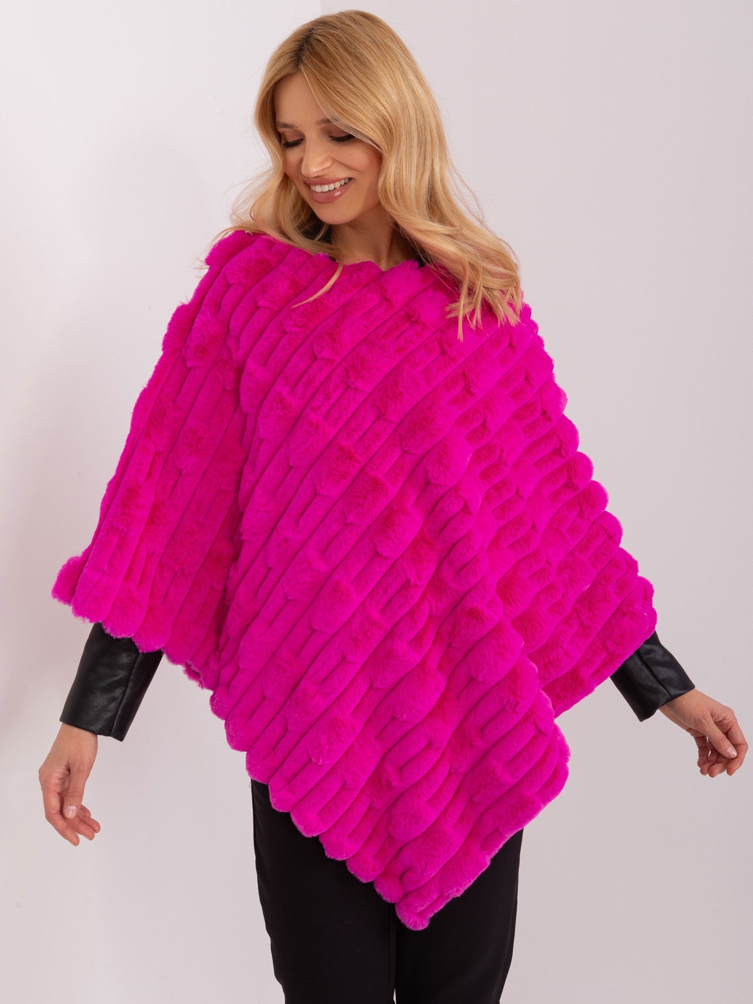 Fuksjowe futrzane poncho damskie