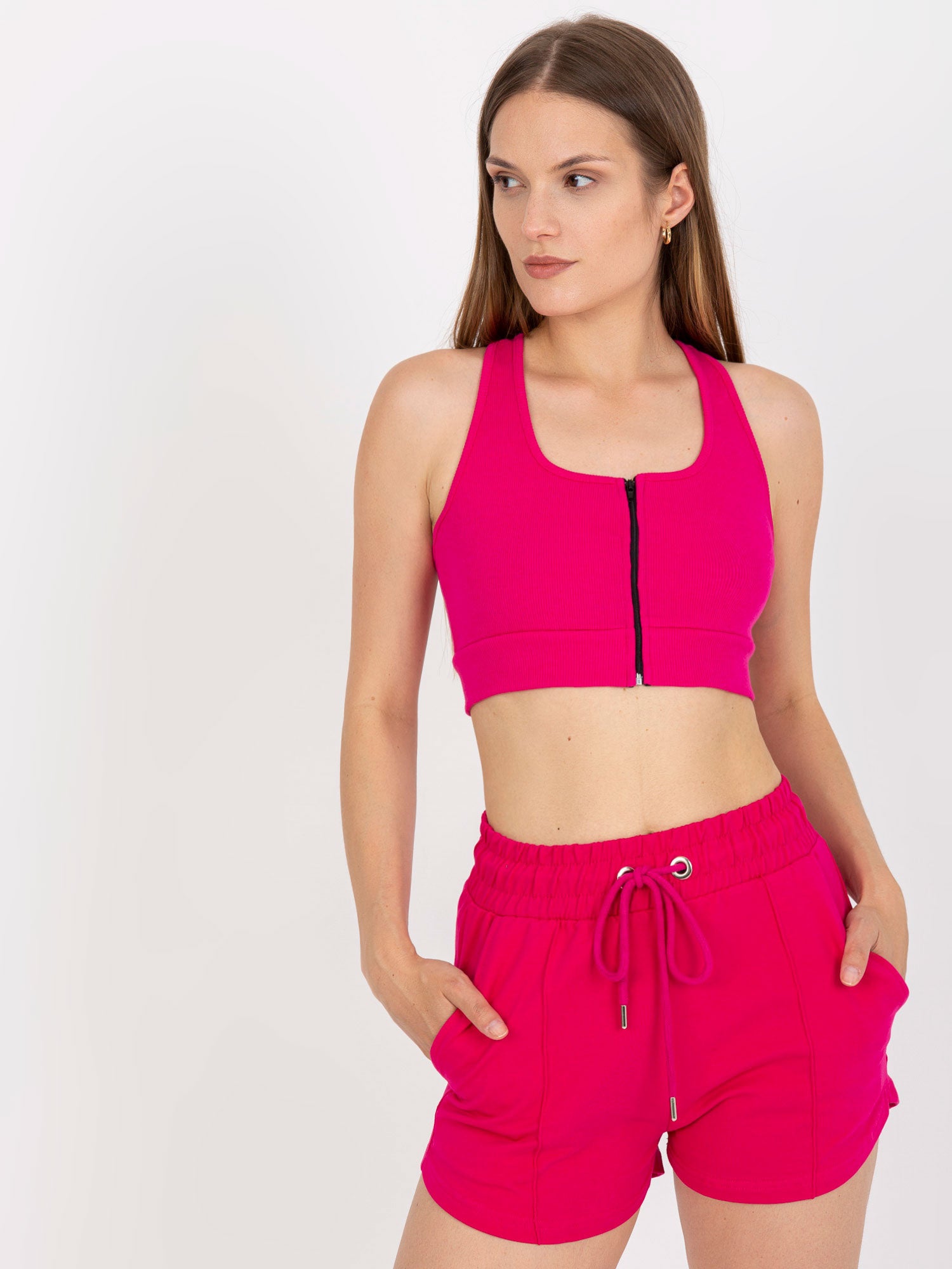 RUE PARIS Fuksjowy crop top basic w prążki z zamkiem