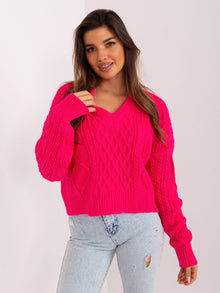 Fuksjowy krótki sweter z warkoczami
