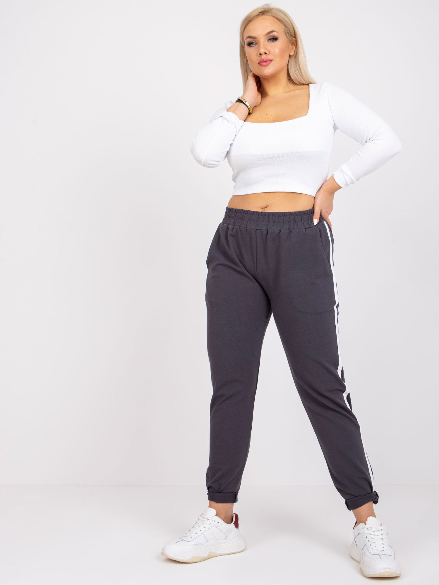 Grafitowe spodnie dresowe plus size z lampasami