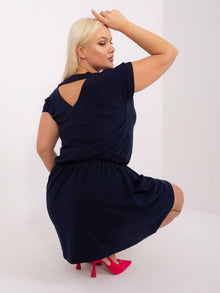 Granatowa basic sukienka plus size z gumką w pasie