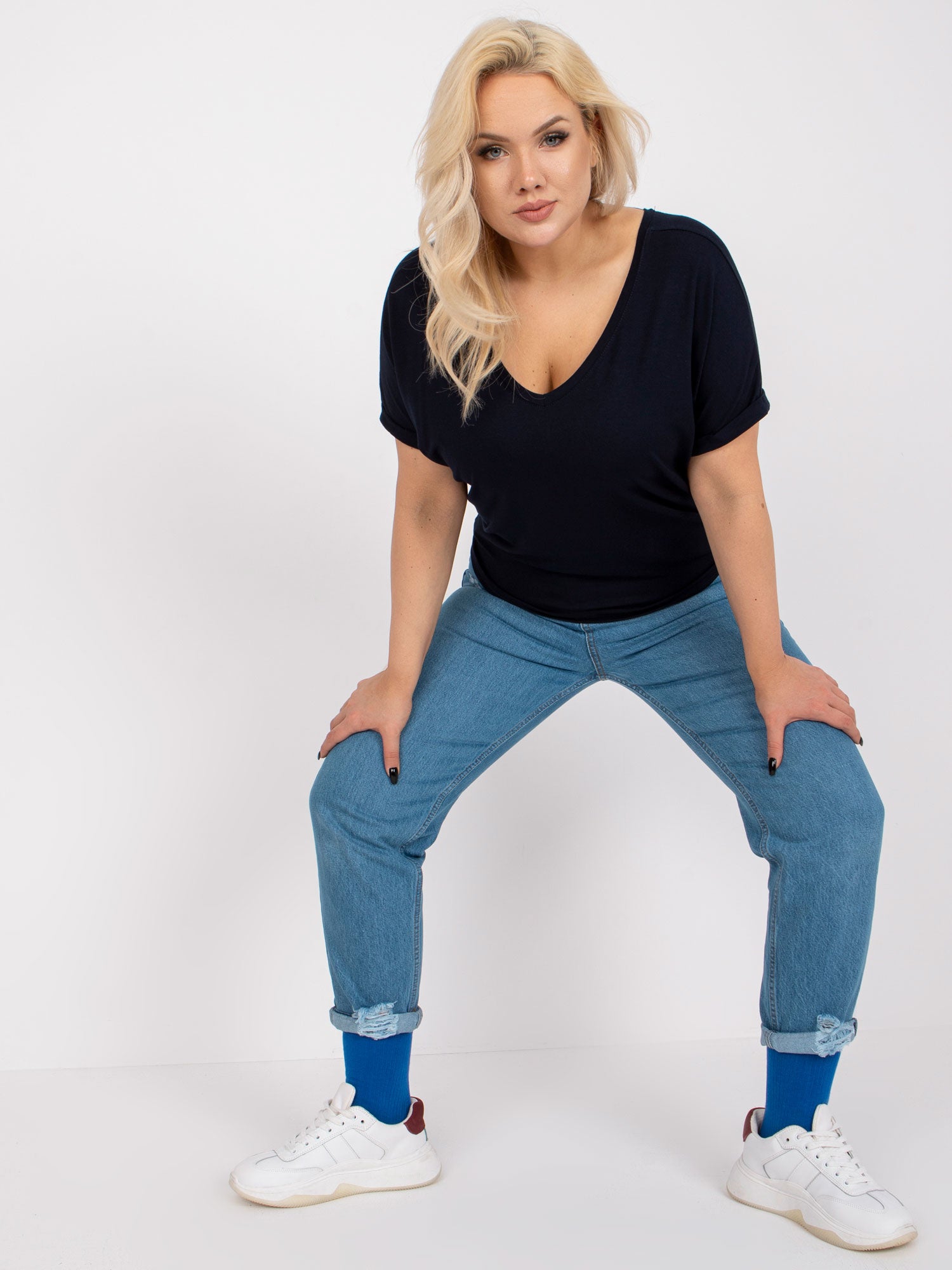 Granatowa wiskozowa bluzka plus size na co dzień