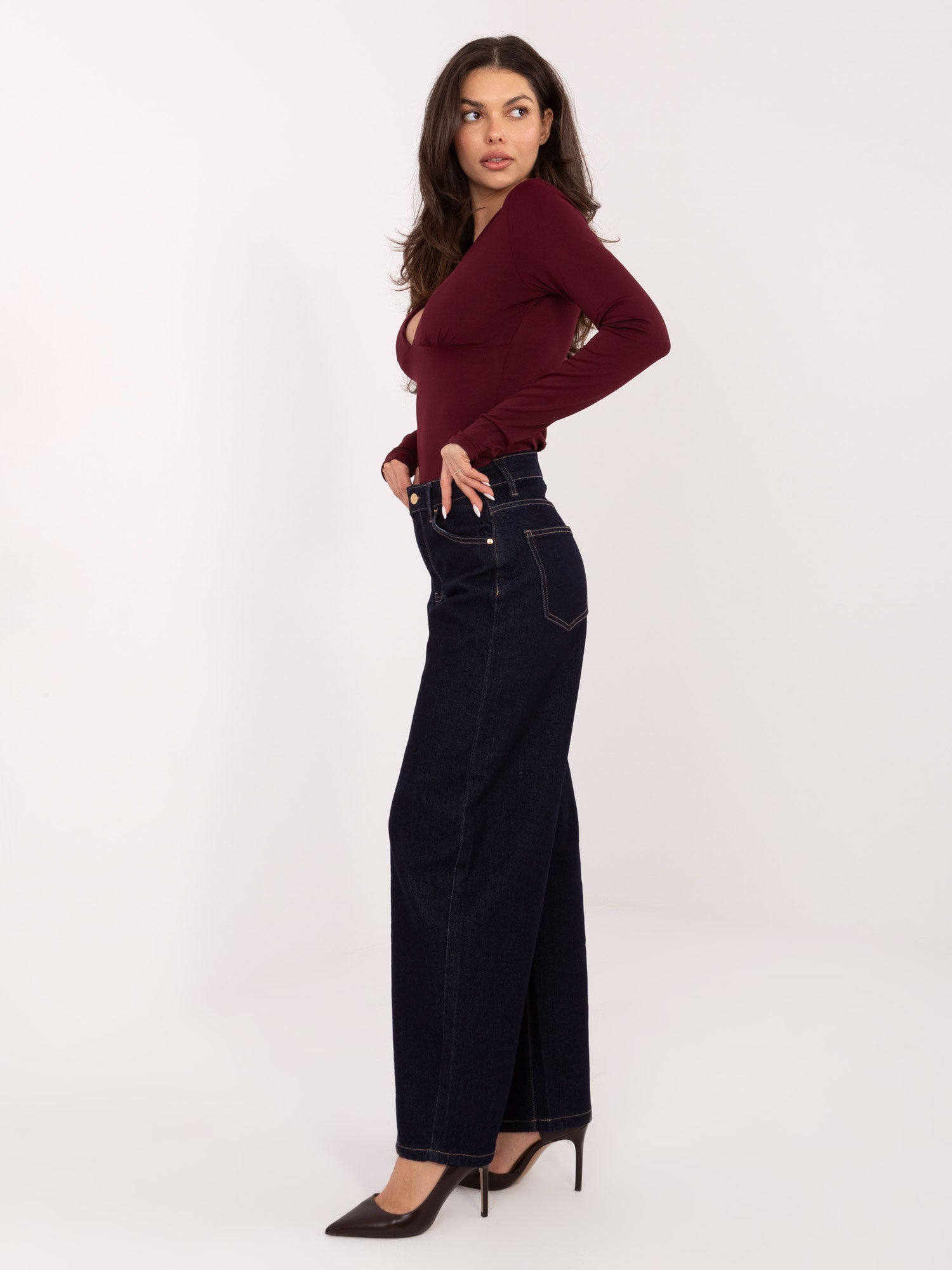 Granatowe damskie jeansy baloon fit