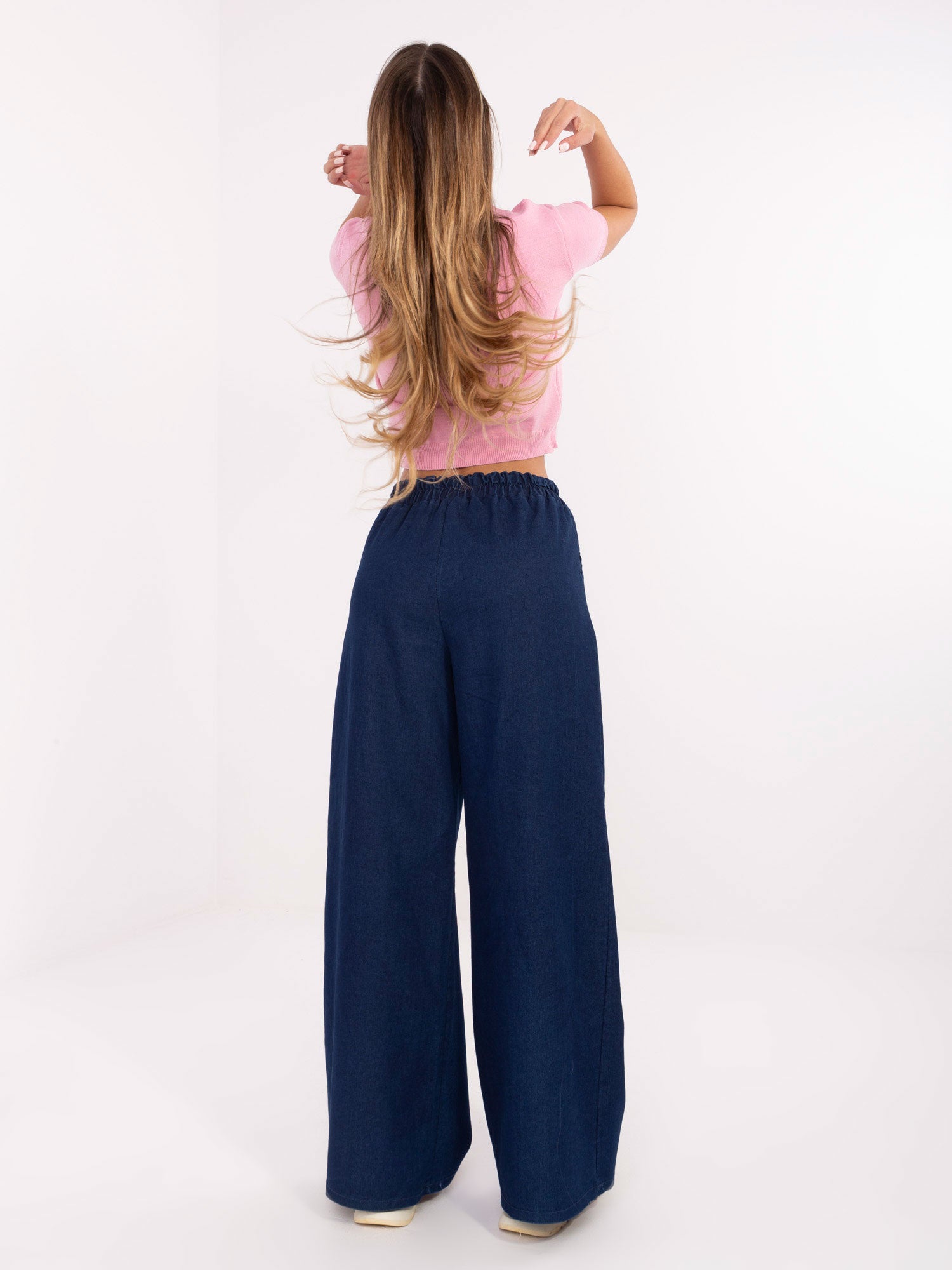 Granatowe jeansy wide leg z kieszeniami