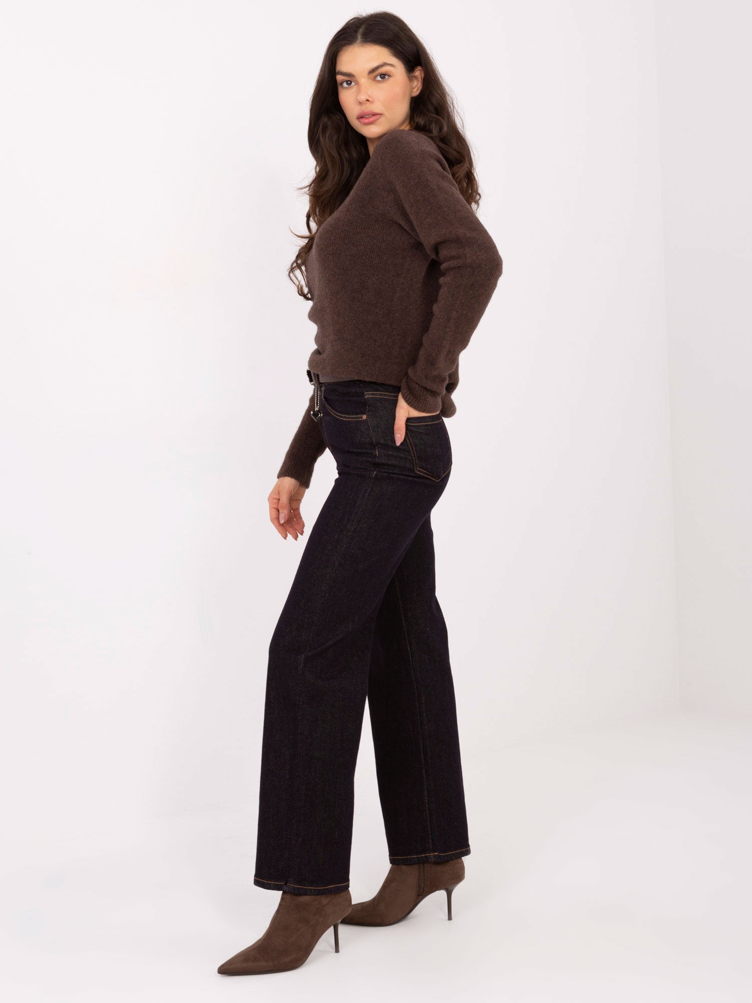 Granatowe damskie jeansy staight leg