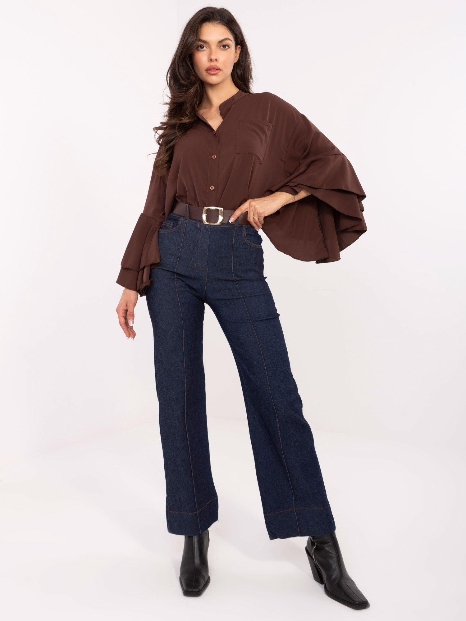 Granatowe jeansy straight leg z przeszyciami