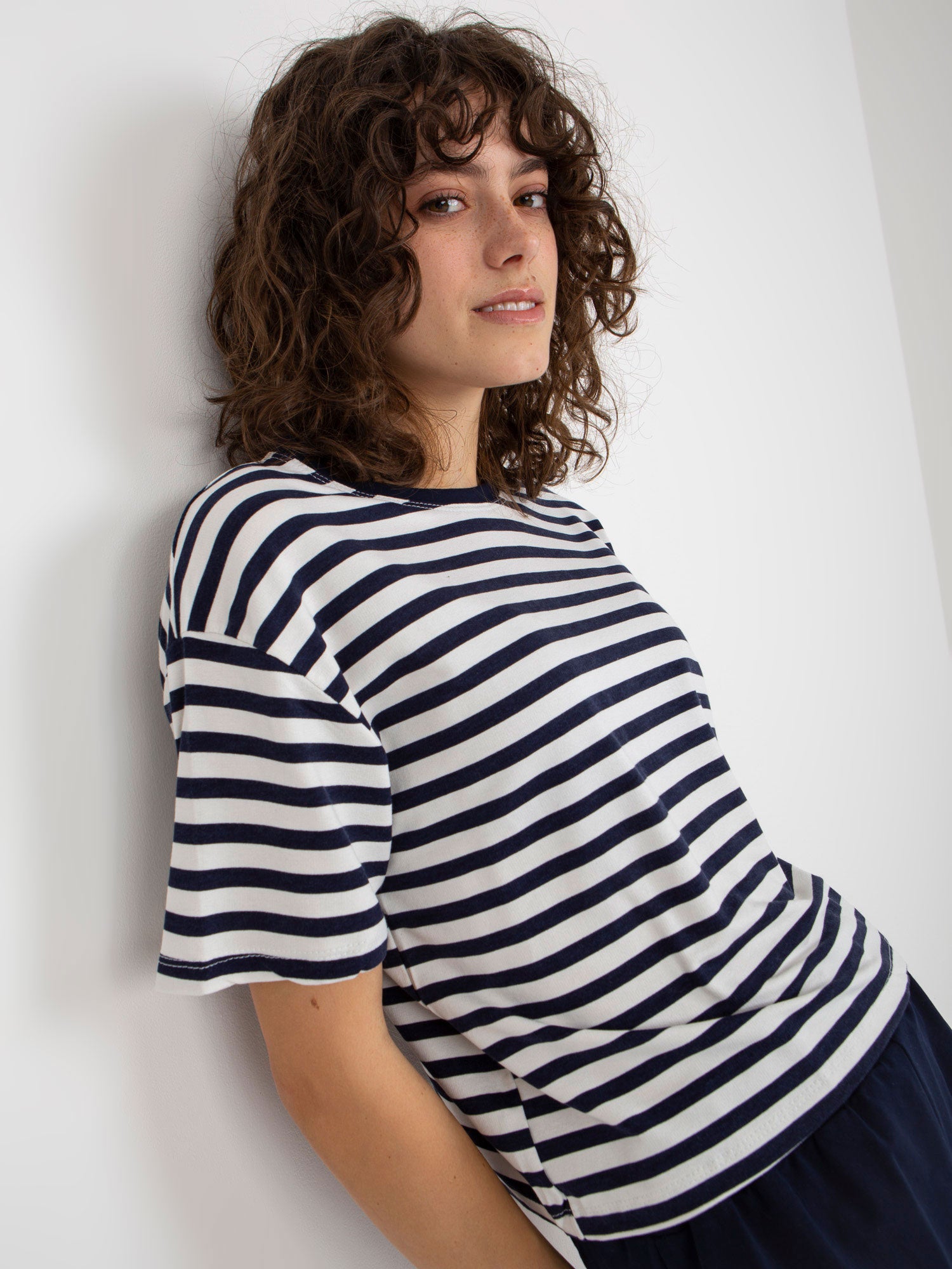 Granatowo-biały letni komplet basic z t-shirtem w paski