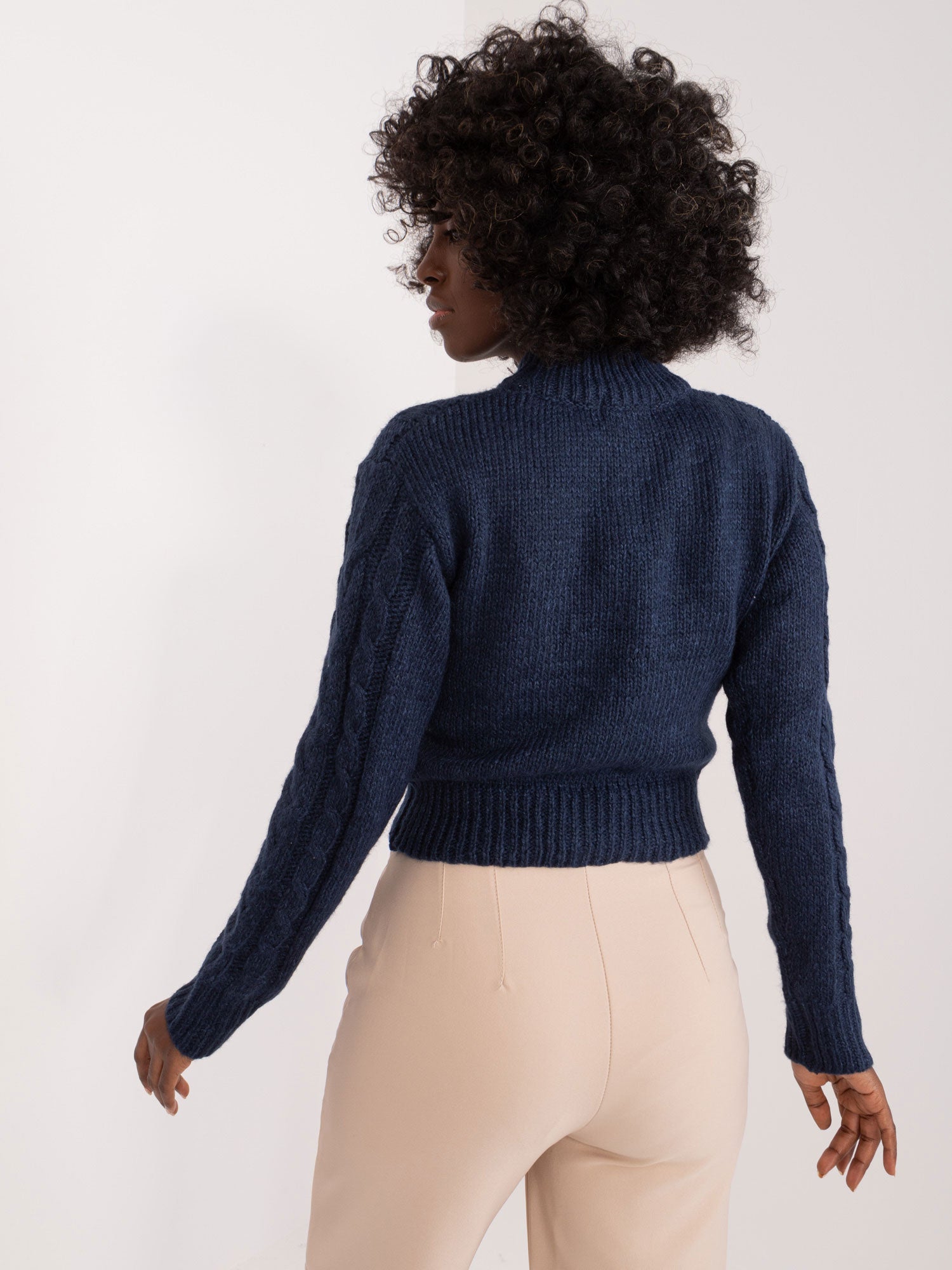MAYFLIES Granatowy dzianinowy sweter z warkoczowym splotem