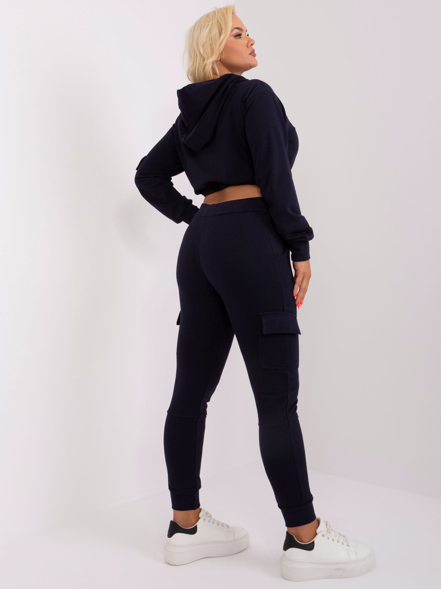Granatowy komplet plus size z krótką bluzą
