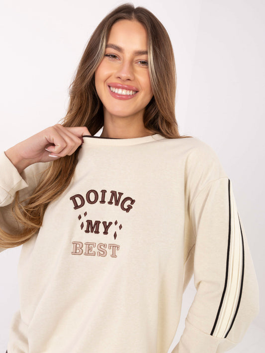 Jasnobeżowa bluza oversize z naszywką