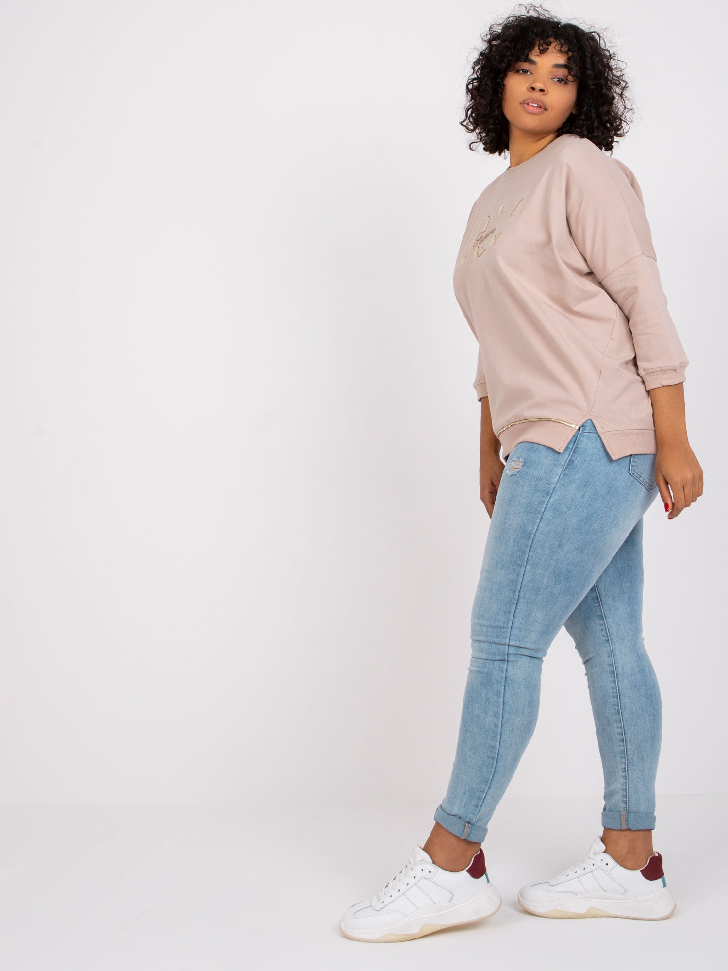 Jasnobeżowa bluzka plus size z printem