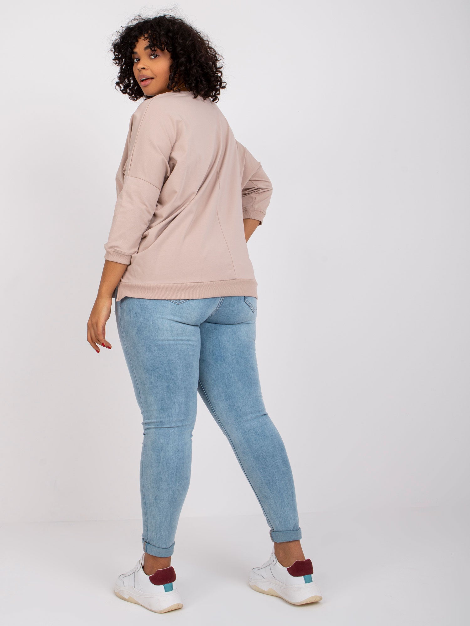 Jasnobeżowa bluzka plus size z printem