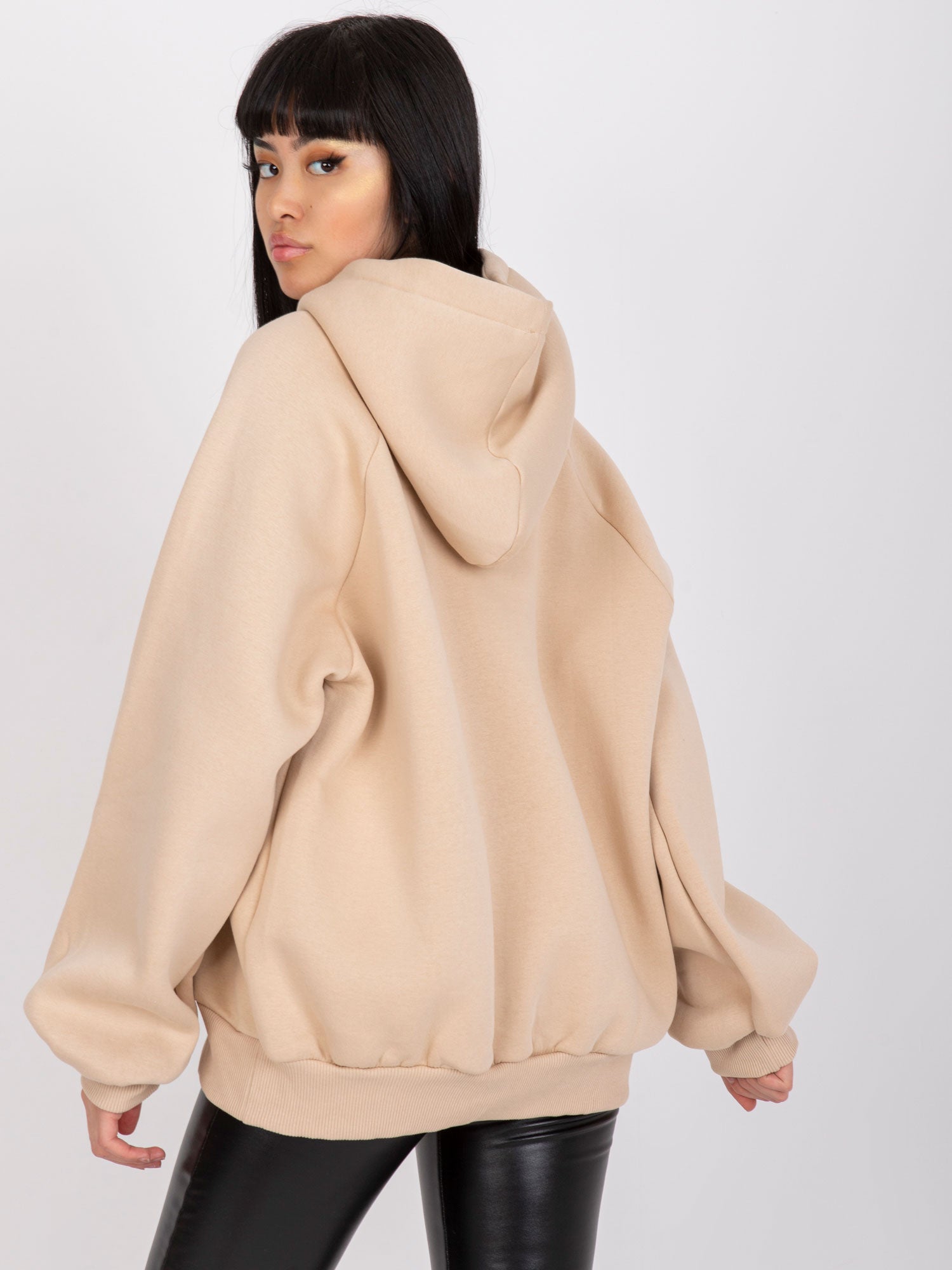 Jasnobeżowa dresowa bluza z kapturem o kroju oversize