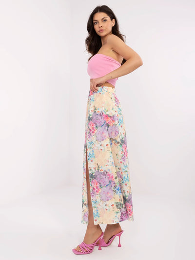 Jasnobeżowa midi spódnica z gumką w pasie