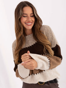 Jasnobeżowo-brązowy sweter oversize w paski