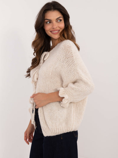 Jasnobeżowy sweter o kroju oversize z rękawem 3/4