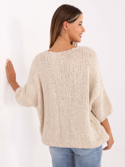 Jasnobeżowy sweter oversize z rękawem 3/4