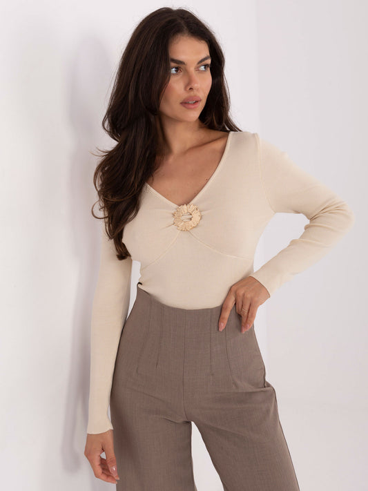 Jasnobeżowy elegancki sweter w prążek