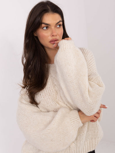 Jasnobeżowy sweter oversize z domieszką wełny