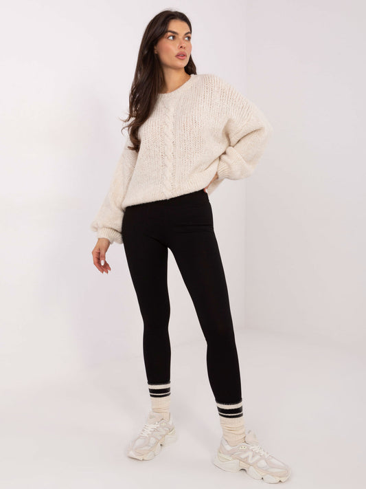 Jasnobeżowy sweter oversize z domieszką wełny
