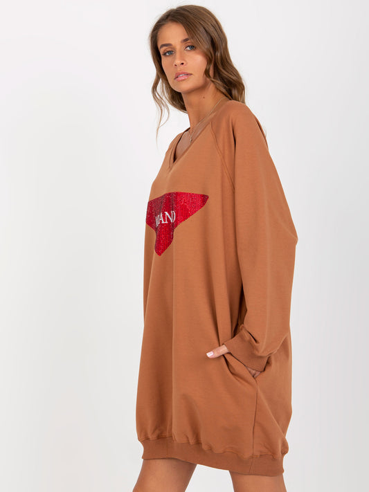 Jasnobrązowa długa bluza oversize z aplikacją i napisem