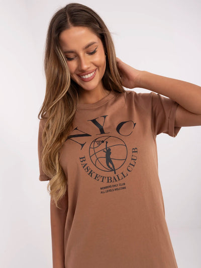 SUBLEVEL Jasnobrązowa t-shirtowa sukienka z napisem
