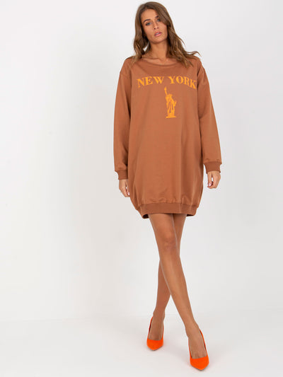 Jasnobrązowo-pomarańczowa długa bluza oversize z nadrukiem