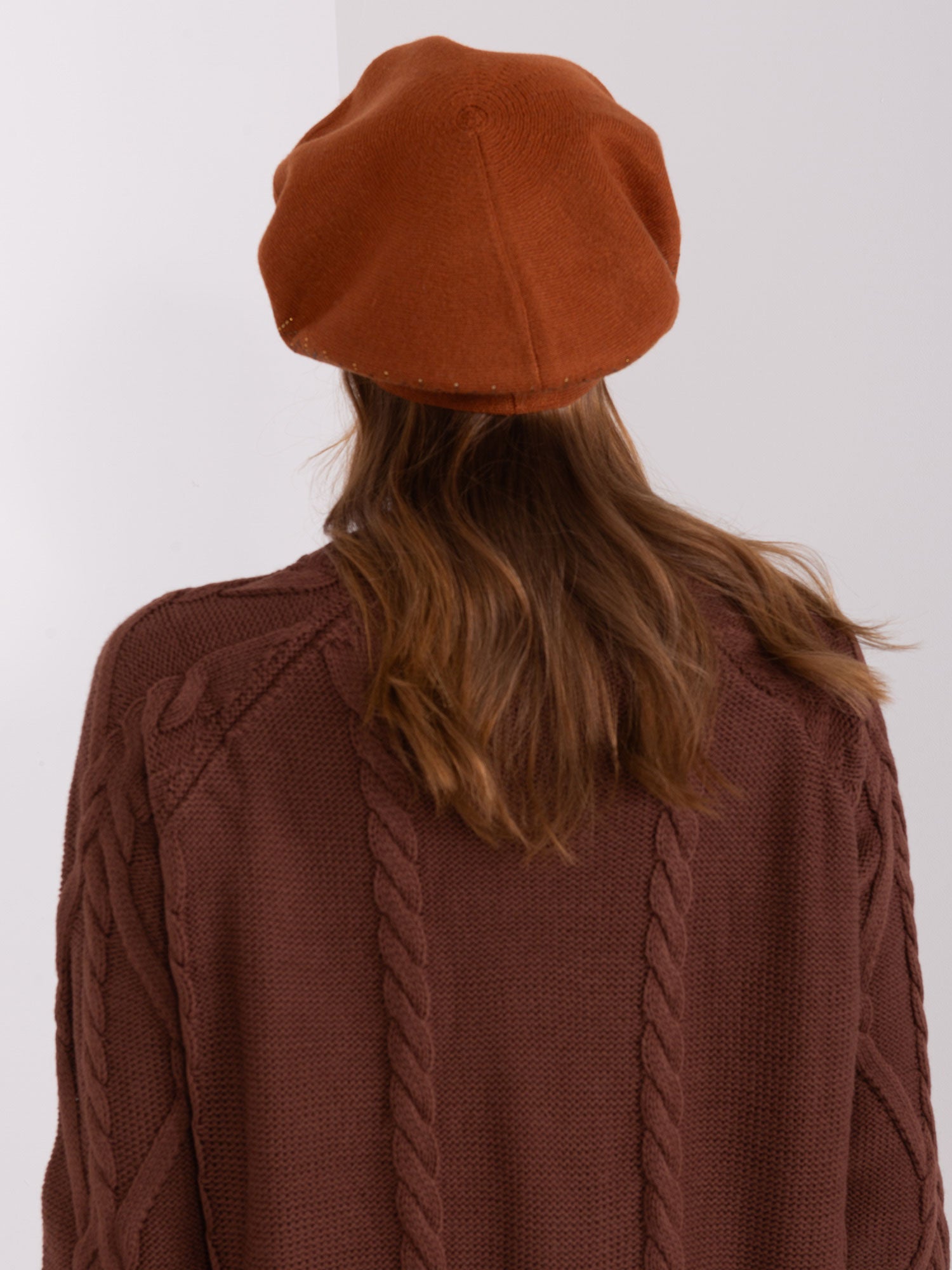 Jasnobrązowy dzianinowy beret