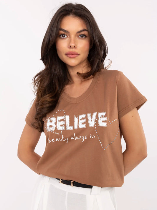 Jasnobrązowy damski t-shirt z napisem