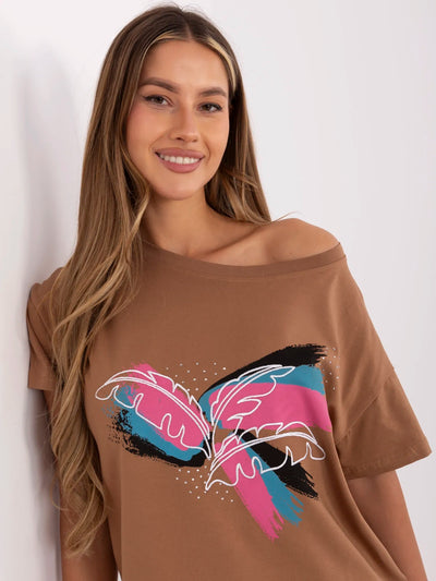 Jasnobrązowy damski t-shirt z nadrukiem