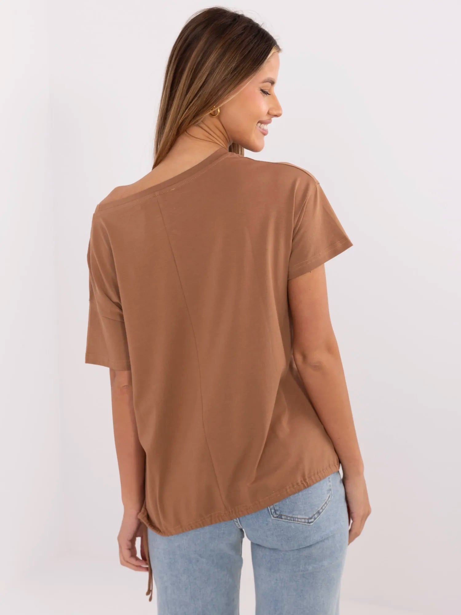 Jasnobrązowy damski t-shirt z wiązaniem