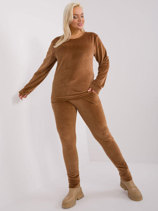 Jasnobrązowy welurowy komplet plus size