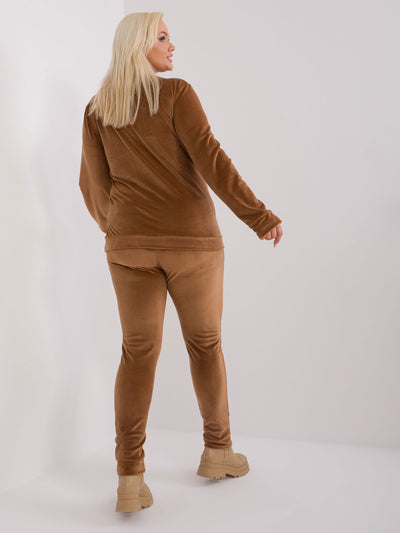 Jasnobrązowy welurowy komplet plus size